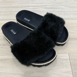 ROAM Black Faux Fur Slide Clog Sandals Size 8